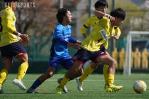 p【ソッカー（男子）】桜の舞い散る開幕戦　角田の芸術弾で白星発進／関東大学リーグ戦第１節　VS東京国際大学/p