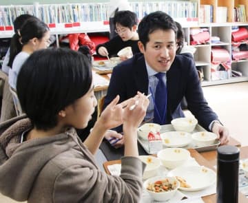 文部科学省のキャリア官僚が「小学校の校長先生」に。新たな行事、働き方改革…。学校の「当たり前」に変化
