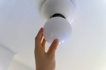今まで通りの明るさにしたい人のための「白熱電球（ワット）と LED （ルーメン）明るさ対照表」