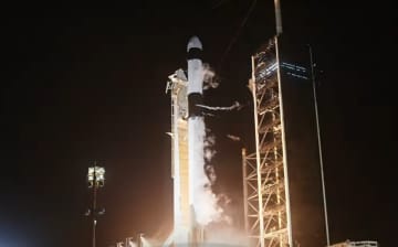 スペースX、無人補給船「カーゴ・ドラゴン」打ち上げ–ISSに物資を運搬