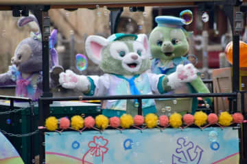 【東京ディズニーシー】「カラフルハピネスジャーニー」おすすめ観覧スポットはココ！20周年イベントまとめ