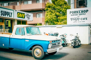 【横浜・カフェ】カスタムカルチャーの新たな拠点「PIGGY’S CAFE」