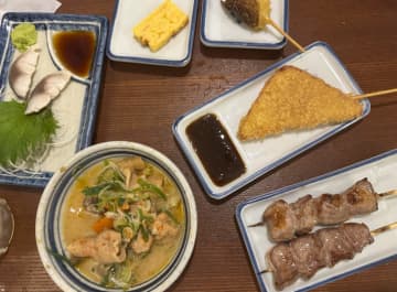 【西新宿7丁目で0次会】『立ち飲み処 おおの屋』の“せんべろ”メニュー！「じゃがいもフライ」と「特製もつ煮」はマストな美味しさ