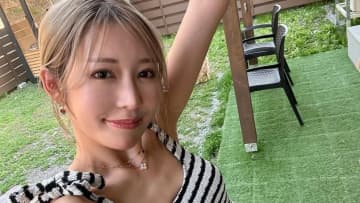 「スタイル完璧」「モデルの領域」金田久美子、スラリとしたビキニ姿に注目