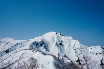 雪山ギアの万博が谷川岳で開催！　フィールドでお試しもできる「谷川雪山フェス」に人気ブランド大集結【谷川岳ヨッホ by 星野リゾート】