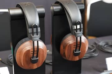 フォステクスやFitEarから新ヘッドフォン。インドからユニークな静電型ヘッドフォン上陸