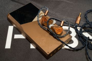 限定499台「HiBy The Golden 10th Anniversary Set」、NiPOのMagSafe小型アンプ「A100」