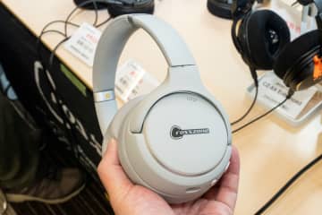 無線化したCROSSZONE頭外定位ヘッドフォン。QoA最上位「Martini」や低価格アナログプレーヤーも