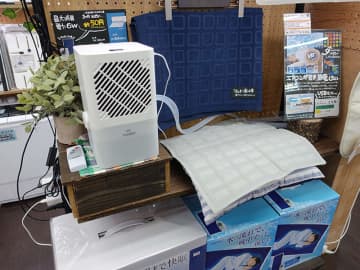 サンコーの水冷式冷感マット「ひんやり水流快眠マット3」が発売