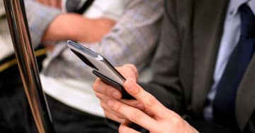 日本人の7割が不安視する通勤中スマホの“見えない脅威”とは？【NordVPN調べ】