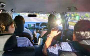 乗車人数オーバー、取り締まられたら高速道路上でも降りなきゃいけないの？