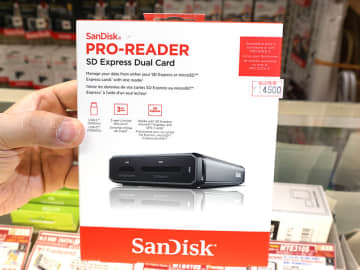 話題のmicroSD Expressに対応したカードリーダーがSanDiskから
