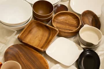 使わない食器を捨てる時、やるべきではない処分方法4選　他人に迷惑をかけない正しい捨て方とは