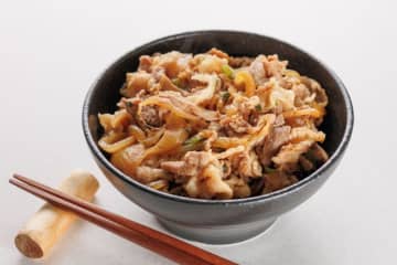 ギャル曽根『激安＆爆速・豚丼』の作り方に大注目！”物価高騰”の家計に大助かりな『節約・便利レシピ』に主婦から絶賛の声「真似しちゃう＆尊敬」「早すぎ！笑」