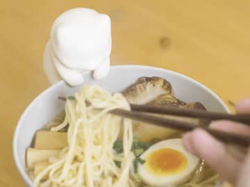 フーフーしてあげるニャ！ 熱々料理を冷ましてくれる「猫舌ふーふー」