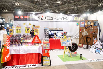 整備でもツーリングでも大活躍！ 思わずガレージに欲しくなるニューレイトンの技ありアイテム群
