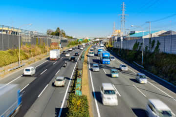 高速道路で『絶対にやめるべき』危険行動５選…GW中の運転に要注意！