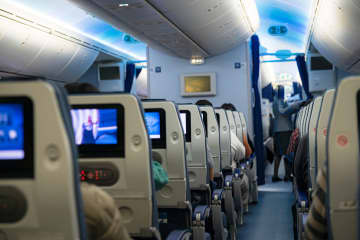 飛行機に搭乗する時に『持ち込みNGな物』3選！普段は便利だけど上空では『危険物』になる場合も…