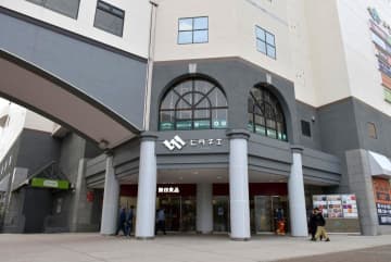 日立駅前「ヒタチエ」　開業2年　にぎわい創出　年間300万人　空き店舗解消、道半ば　茨城