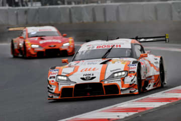 新連載【トムス吉武エンジニア／レースの分岐点】変化するウエット路面にどう対応するか。開幕ウイナー1号車の戦略