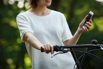 自転車の違反にも「青切符」導入、支払わないとどうなる？　「ながらスマホ」は反則金1万2000円
