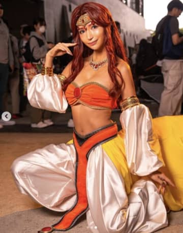 「完成度が高すぎる！？」美人ギャルコスプレイヤー、イベントでの姫様コスにファン釘付け！「踊り子にも見える」
