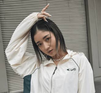 みちょぱ、ノースリーブ×ダメージデニム姿に絶賛の声「抜群スタイル！」これが本当にデジカメ？！