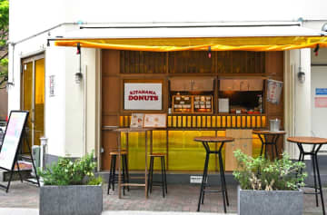 北浜の街角にある「KITAHAMA DONUTS」が個性的！ツイスト型や紅芋入り、なぜかスパイスカレーも…？