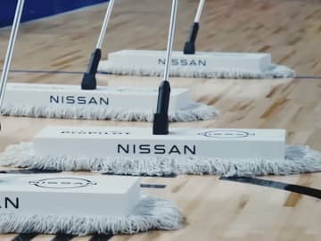 モップが一人で踊り出す？日産開発の自走式モップ「ProPILOT MOP」