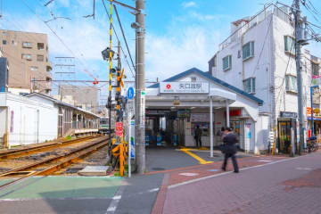 乃木坂46「ネーブルオレンジ」MVでは 東急線の駅・ホームや車両が撮影場所に！ 電車に乗っての聖地巡礼も楽しいかも