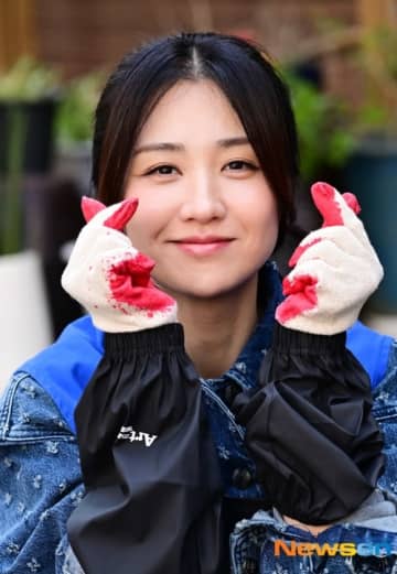 【PHOTO】パク・ハソン「壁画彩色ボランティア活動」に参加