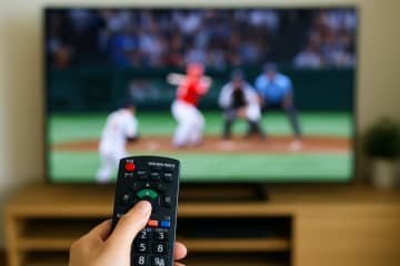 巨人vs広島戦、バックネット裏に“超大物”が映り込み視聴者騒然「他人の空似かと」「どうしても見てしまう」