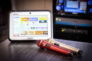外国人はカラオケで何歌う？TOP10に唯一入った“納得の邦楽”は　アニソンが圧倒的支持