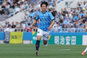 「少し焦りながら戻ってしまった」横浜FCの小倉陽太が悔やんだ鹿島戦でのPK献上。精彩を欠いた後半のプレーも反省「迷いが出てしまって…」