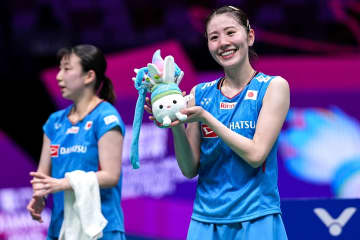 「めっちゃ可愛いです！」志田千陽が28歳誕生日に“即席プリンセス”姿を披露→ネットは祝福＆賛辞の嵐！「ケーキでかっ」「この笑顔がたまらん」