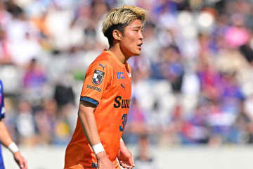 「遠藤航選手や長谷部誠さんも…」ぶっつけ本番、中学以来のCB抜擢で宇野禅斗が感じた“ポリバレントのメリット”