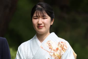 宮内庁職員が怒号の混乱も…愛子さま　混乱の「春の園遊会」救った“ゼロ距離”接遇