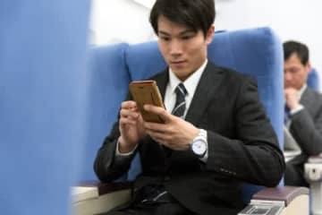 新幹線でスマホ撮影、他の乗客が映り込んだら〝盗撮〟？　JRは「マナー逸脱に遭遇したら遠慮なく知らせて」