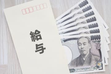 難関資格の「通関士」は「高収入」？ 「平均年収」はどのくらい？