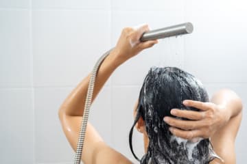シャンプーを使わず「10分間」の「お湯シャン」にすれば「節約」になる？ 汚れはきれいに落ちるの？