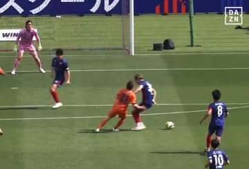 天才爆発！ 元日本代表ファンタジスタの“急反転の股抜き突破”にファン衝撃「今節No.1ゴール」「乾貴士が変態の域」「代表復帰を」30m独走ゴラッソの一部始終