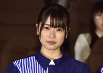 丹生明里、主演舞台の稽古に有森也実からおいしい差し入れをおくられ喜び。出演者で笑顔のスリーショットも