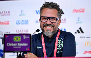 ネイマール所属のサントスがシャビエル氏を監督に招へい、チッチ監督の右腕としてブラジル代表など長年従事した指導者