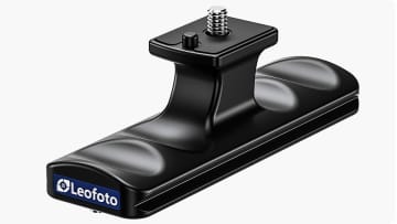 Leofoto、キヤノン「RF800mm F11 IS STM」に取り付けてアルカスイス対応三脚に使用可能なレンズフット発売