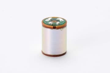 フォスター電機、骨伝導にも使える超小型・広帯域の振動アクチュエータ