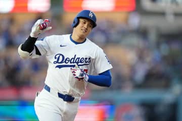 開始1球で落胆、大谷衝撃7号に「疑いありません」　パパ初アーチ浴びた敵地実況席「あっという間に…」