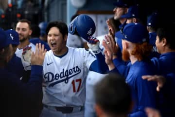 大谷翔平がセーラームーンの主題歌で登場。初球をいきなりホームランにする