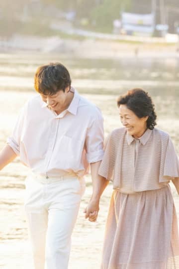 【韓国ドラマ】キム・ヘジャ＆ソン・ソックが年の差カップル！Netflix『君は天国でも美しい』見どころは？『まぶしくて』制作陣が送るヒューマン作、序盤ロケ地は京畿道・高陽