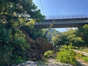 君津の国道465号、のり面崩落で通行止め　千葉県が迂回路利用を呼びかけ　