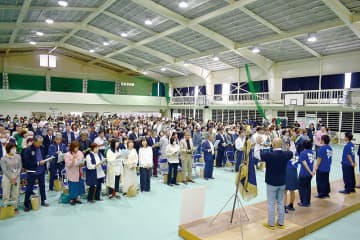 創立60年の歴史に幕…来春統合の皆野高校、在校生と卒業生ら500人が集結　埼玉・皆野　既に生徒募集は停止　卒業生や地域住民らも参加…これからの学校行事、盛大に盛り上げるラストイヤー始まる